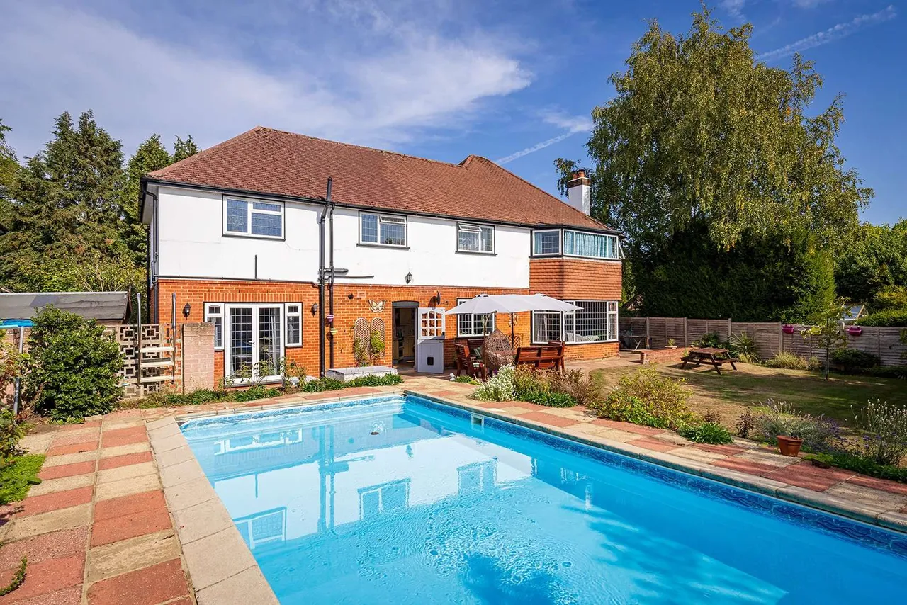 Wych Hill Lane, Woking, GU22, photo 2
