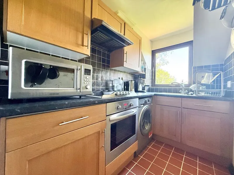 Willow Court Bassetsbury Lane, High Wycombe HP11 1RN, photo 8