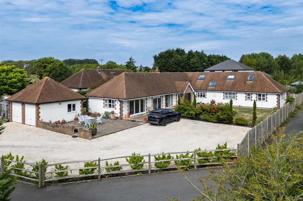Highground Lane, Barnham, photo 40