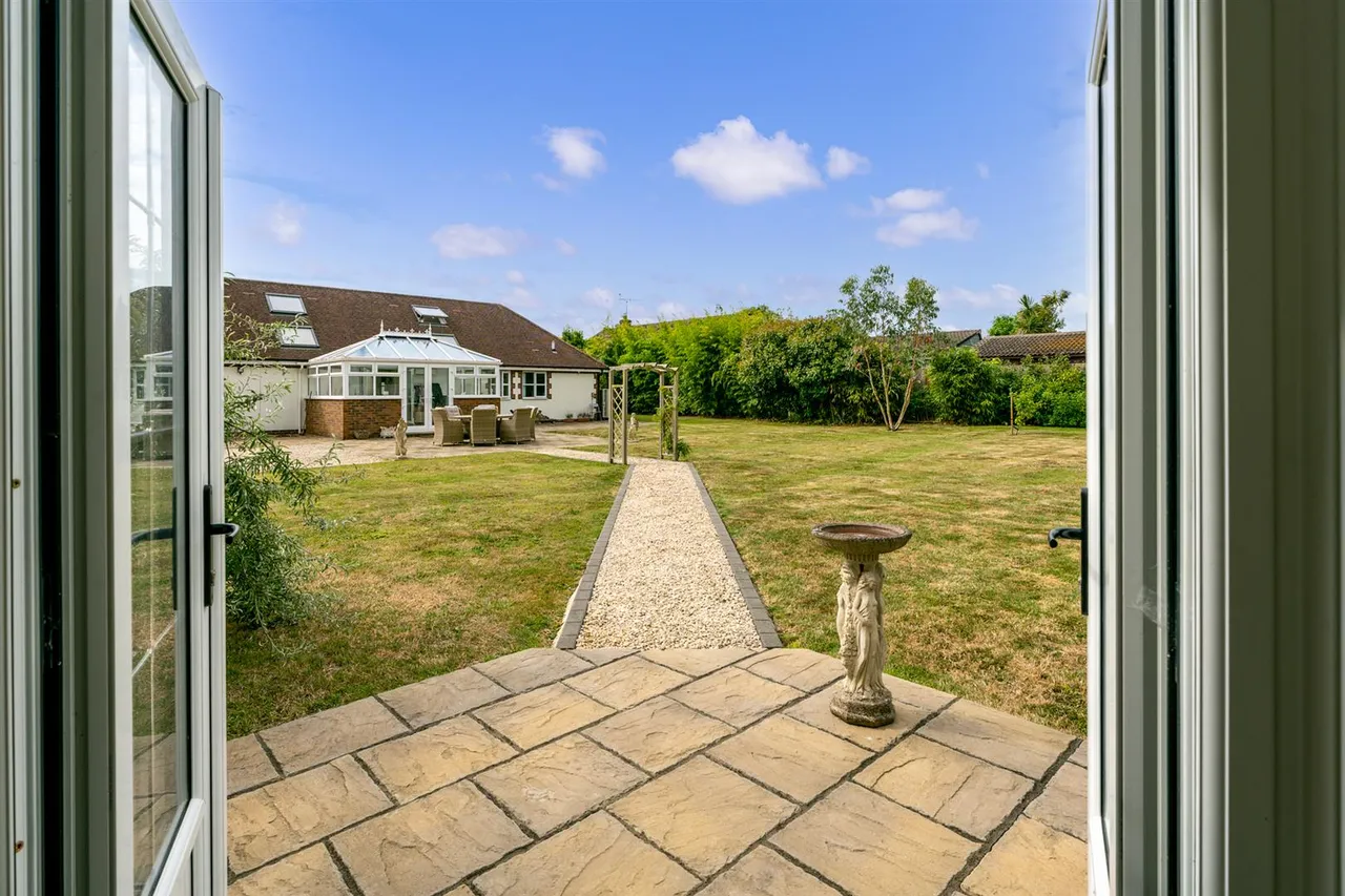Highground Lane, Barnham, photo 35