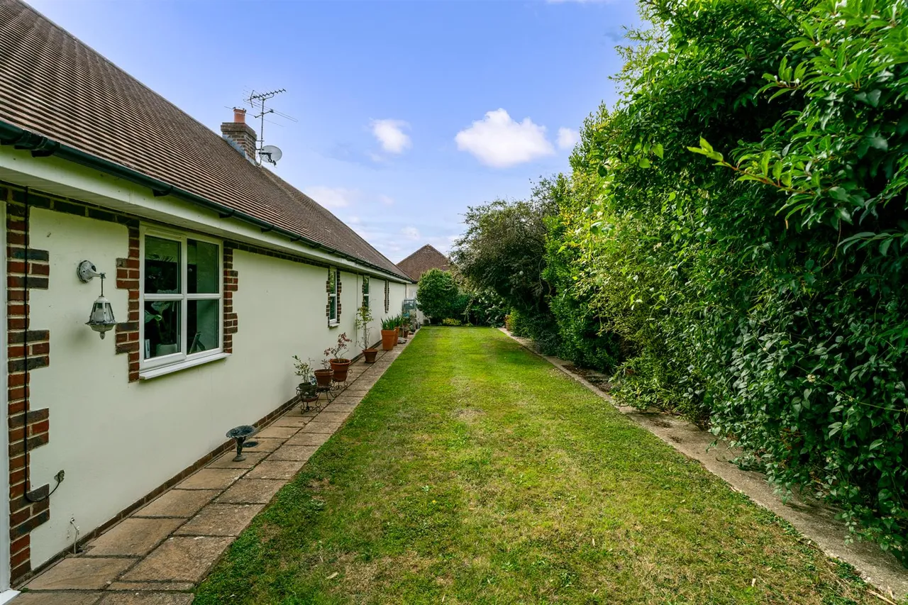 Highground Lane, Barnham, photo 31