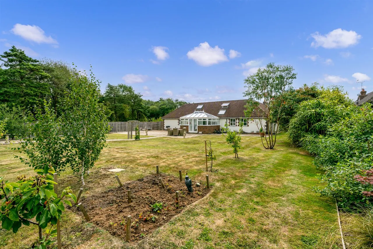 Highground Lane, Barnham, photo 2