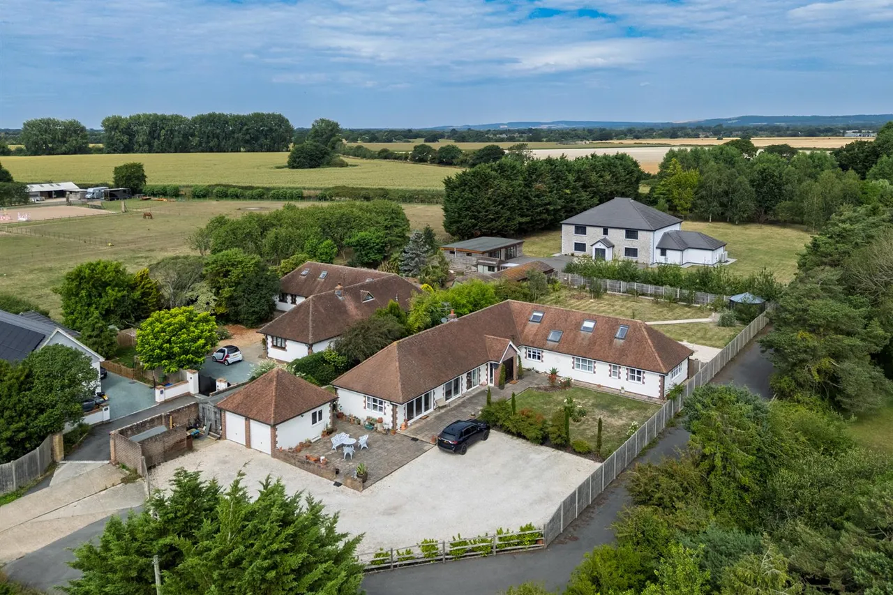 5 bed house for sale, Highground Lane, Barnham