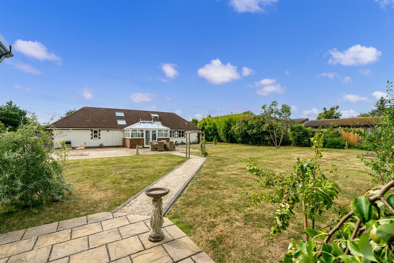 Highground Lane, Barnham, photo 25