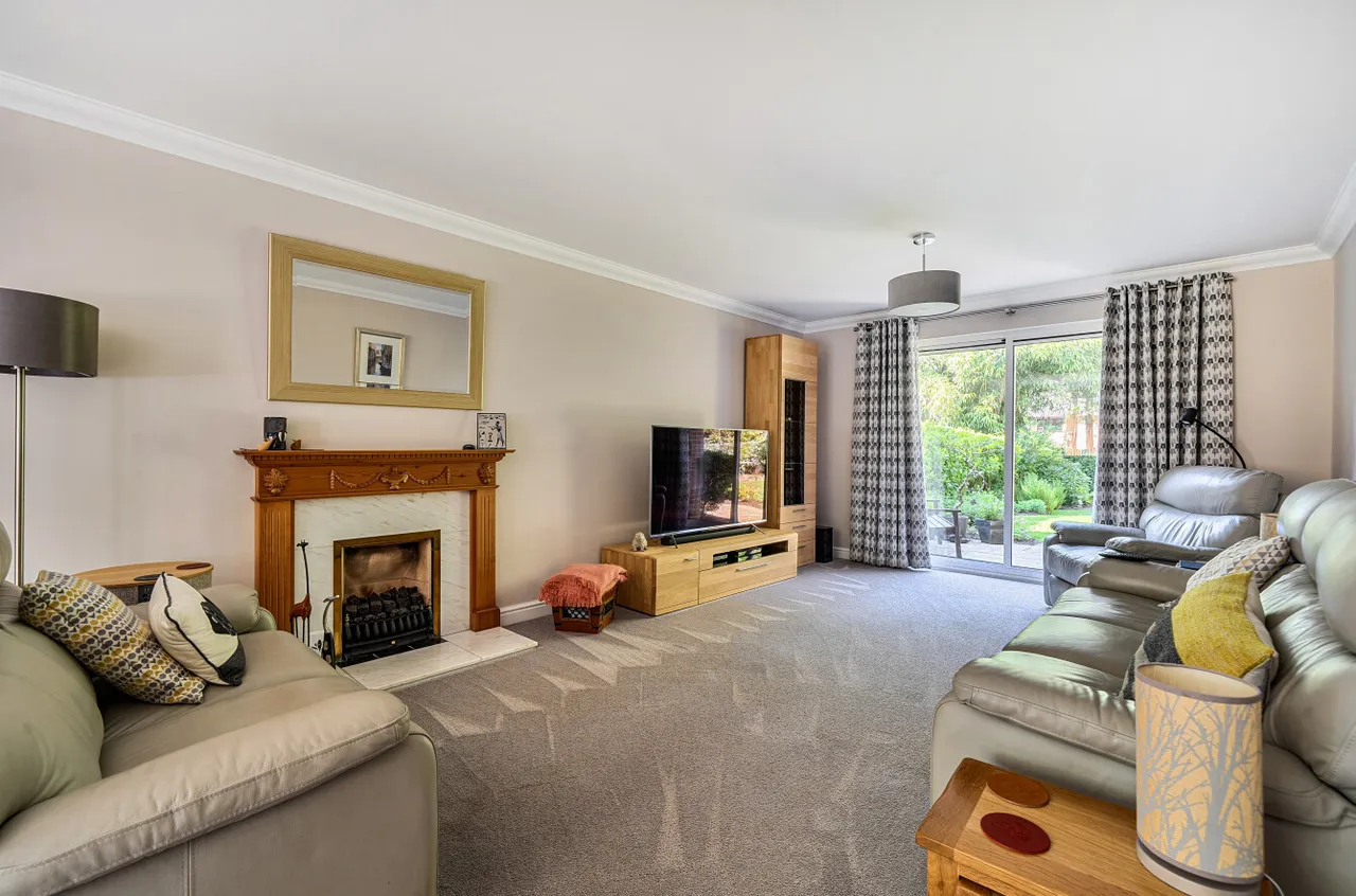 Mytchett Road, Mytchett, Camberley, Surrey, GU16 6AJ, photo 4