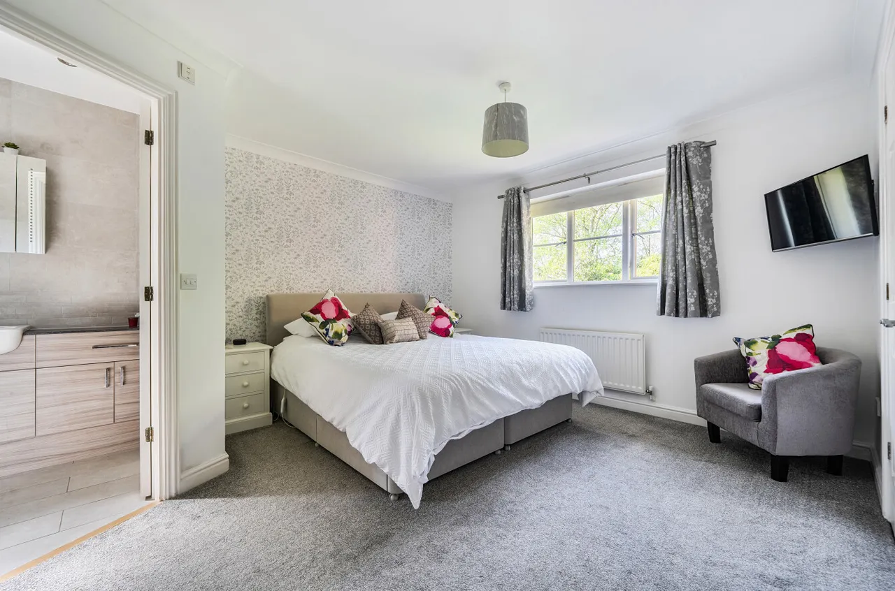Mytchett Road, Mytchett, Camberley, Surrey, GU16 6AJ, photo 13