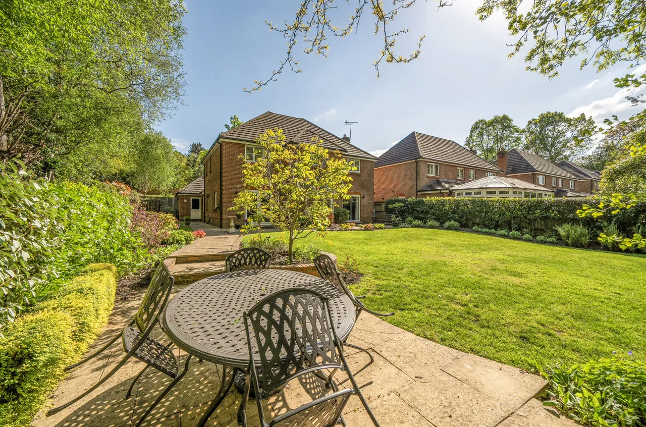 Mytchett Road, Mytchett, Camberley, Surrey, GU16 6AJ, photo 9