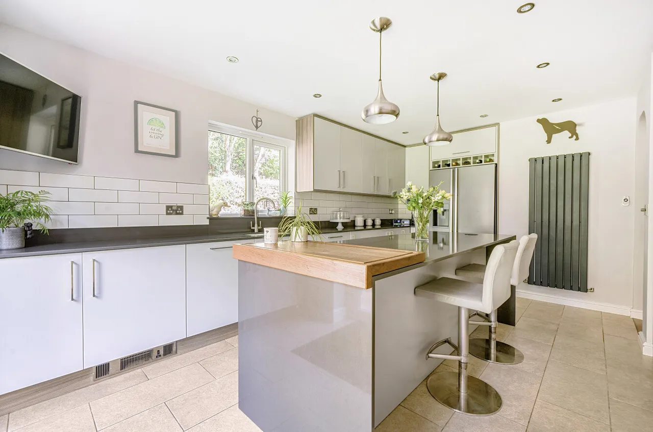 Mytchett Road, Mytchett, Camberley, Surrey, GU16 6AJ, photo 7