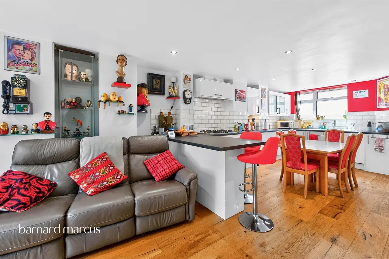 Fernwood Crescent, London, N20, photo 12