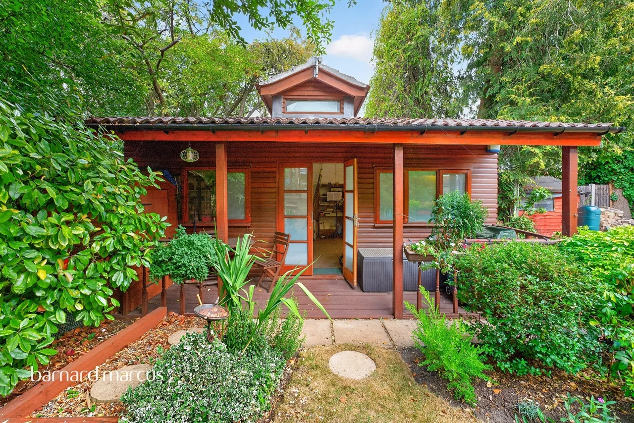 Fernwood Crescent, London, N20, photo 13