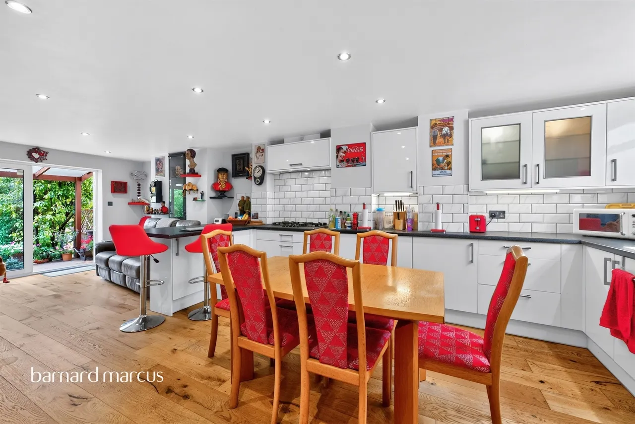 Fernwood Crescent, London, N20, photo 17
