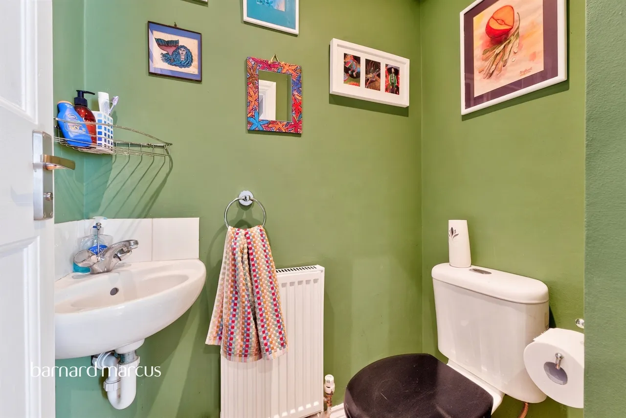 Fernwood Crescent, London, N20, photo 16