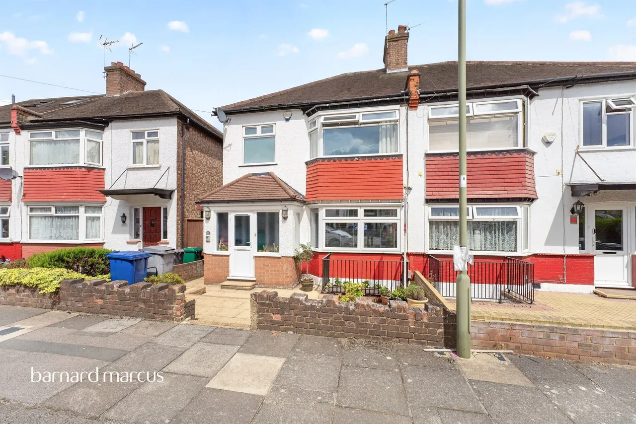 4 bed house for sale, Fernwood Crescent, London, N20