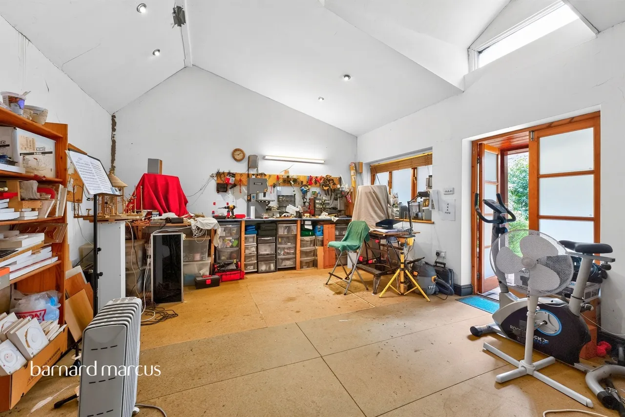 Fernwood Crescent, London, N20, photo 8