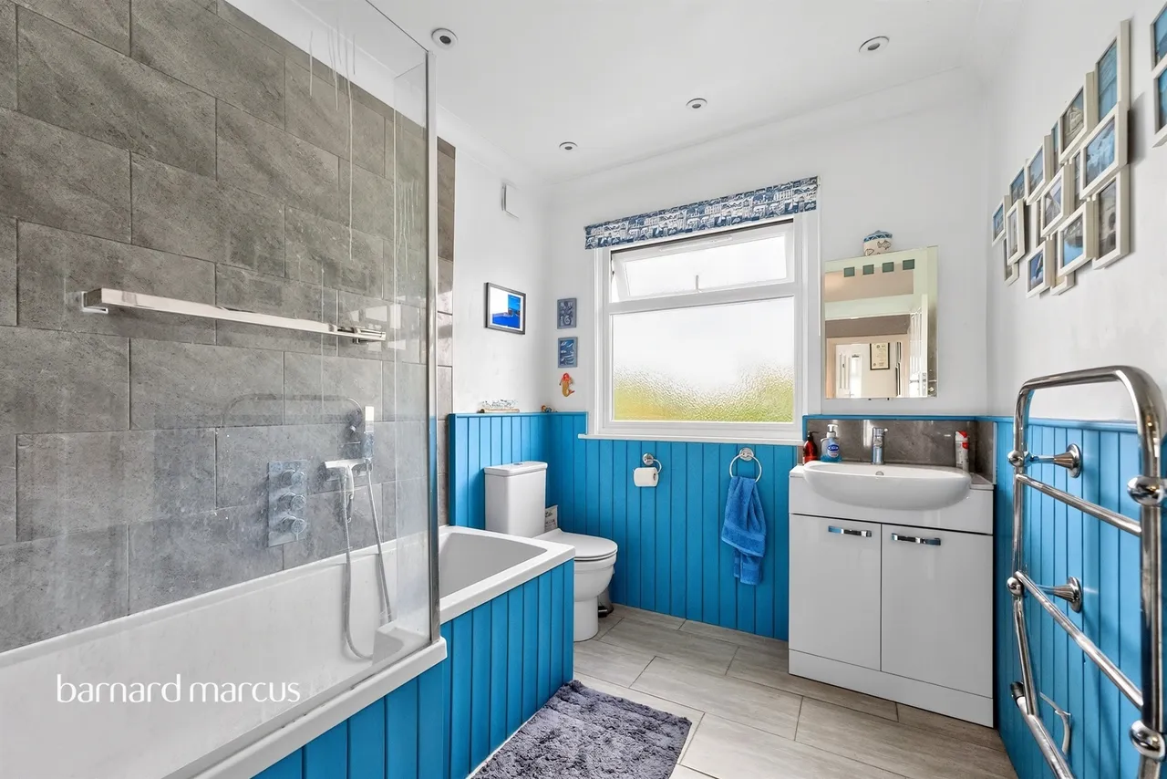 Fernwood Crescent, London, N20, photo 19