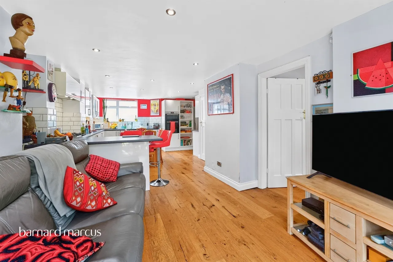 Fernwood Crescent, London, N20, photo 10