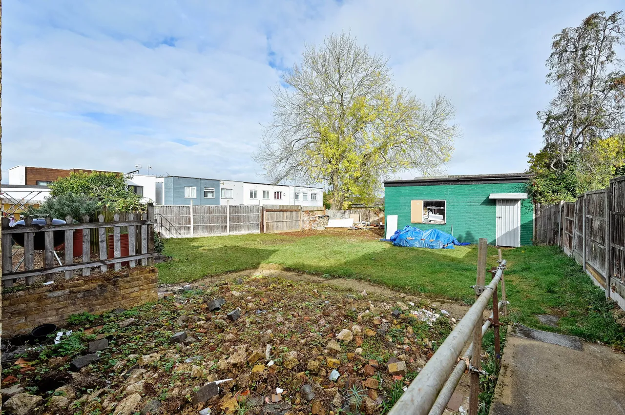 Room 6, 50 Bushey Grove Road, photo 7
