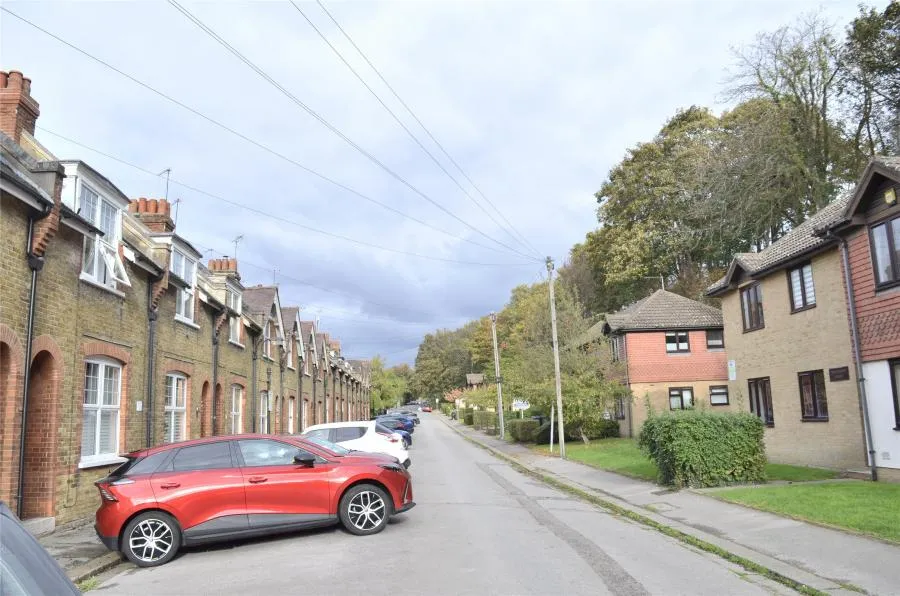 Station Approach, Coulsdon North, CR5, photo 11