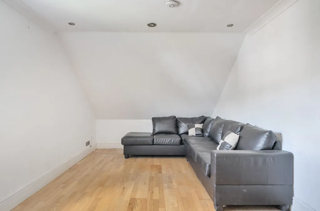 French Apartments Lansdowne Road, Purley CR8 2PJ, photo 5