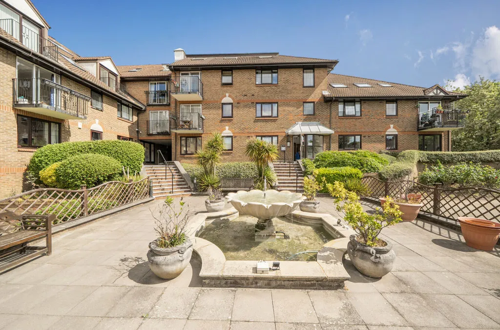 French Apartments Lansdowne Road, Purley CR8 2PJ, photo 2