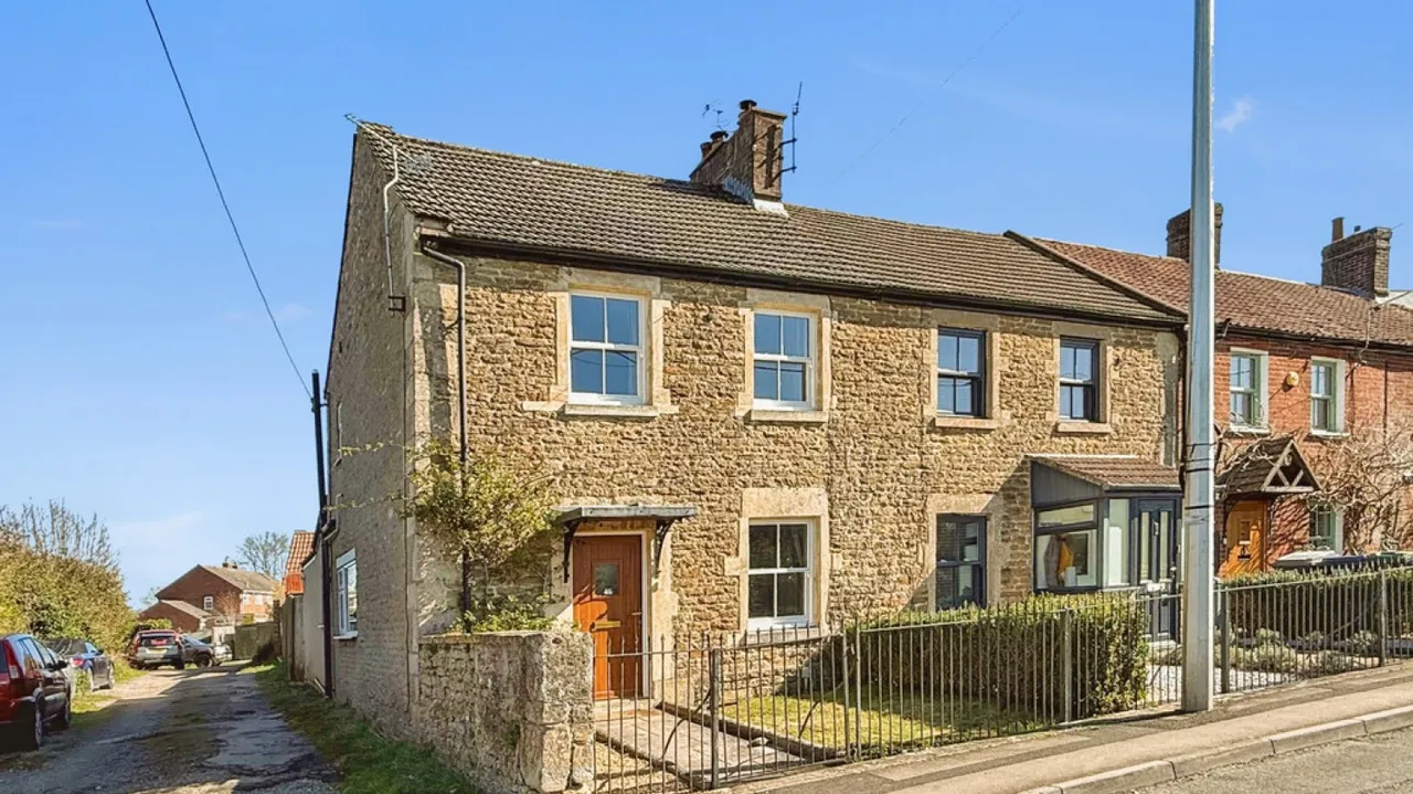 2 bed house for sale — St Marys Lane, Dilton Marsh