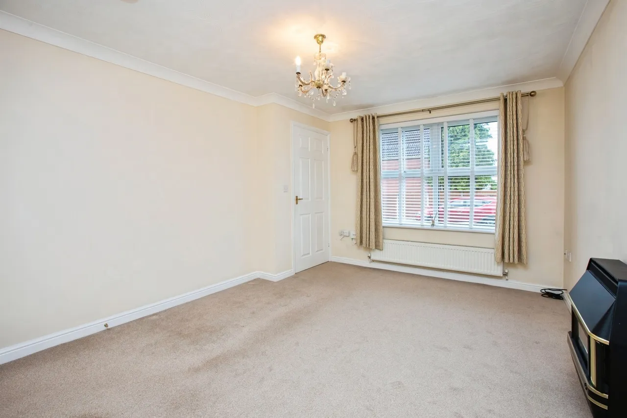 All Saints Court, Huthwaite, NG17, photo 3