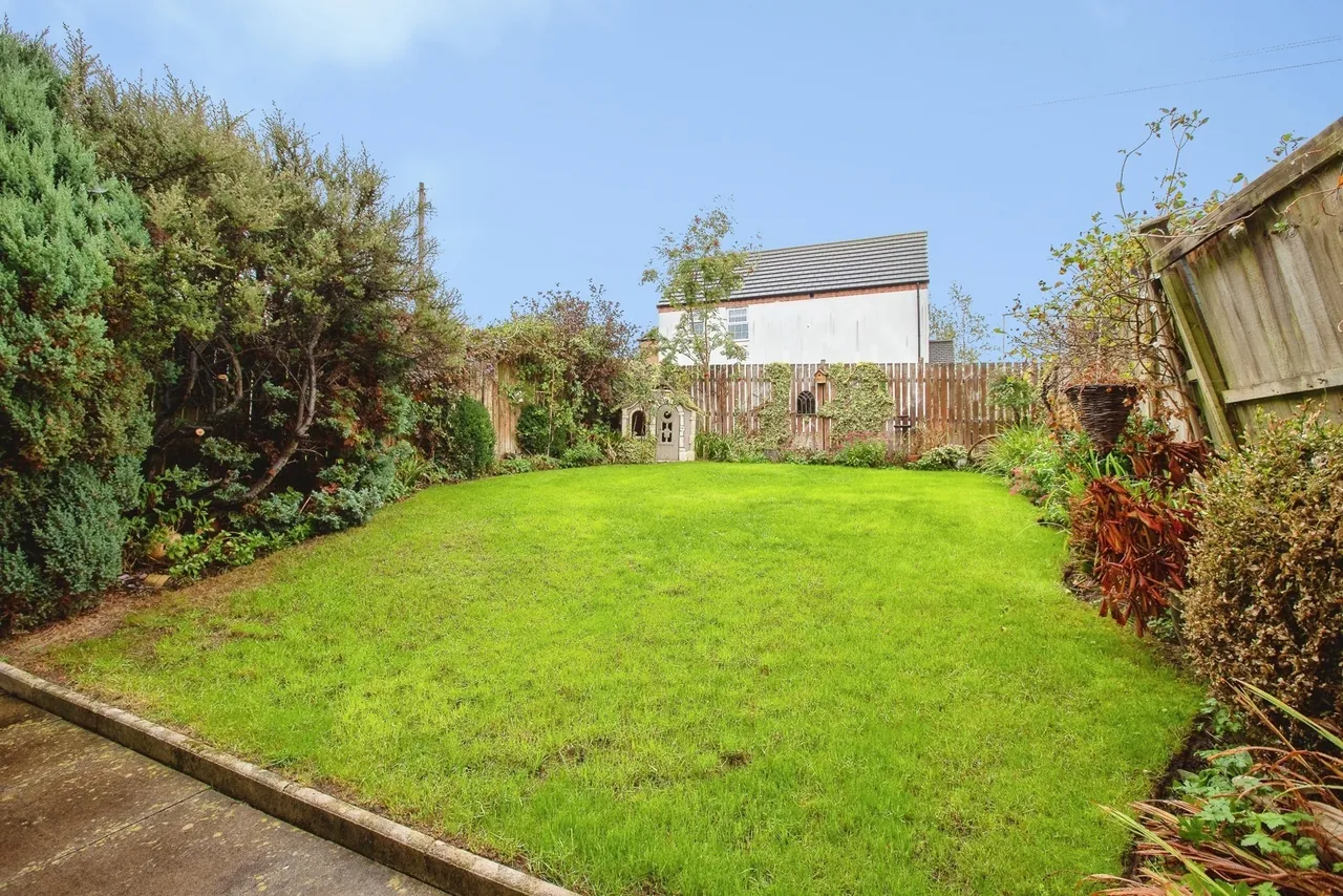 All Saints Court, Huthwaite, NG17, photo 15