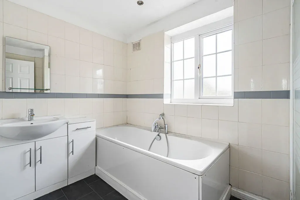 Manor Road, Bletchley, Milton Keynes, Buckinghamshire, MK2 2HP, photo 10
