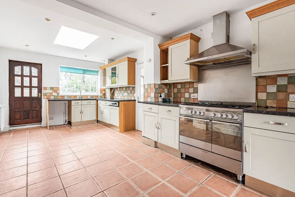Manor Road, Bletchley, Milton Keynes, Buckinghamshire, MK2 2HP, photo 3