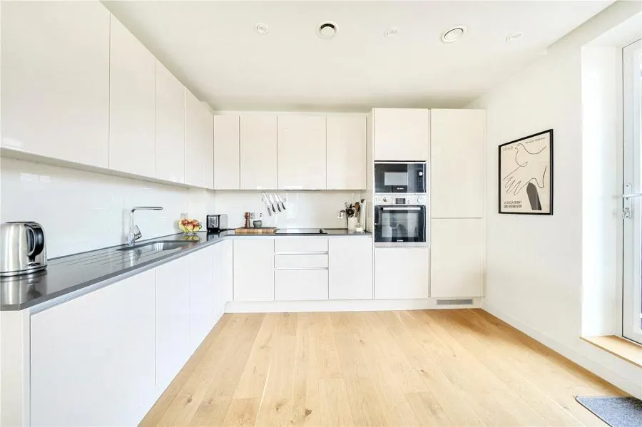 Boaters Avenue, Brentford, TW8, photo 2