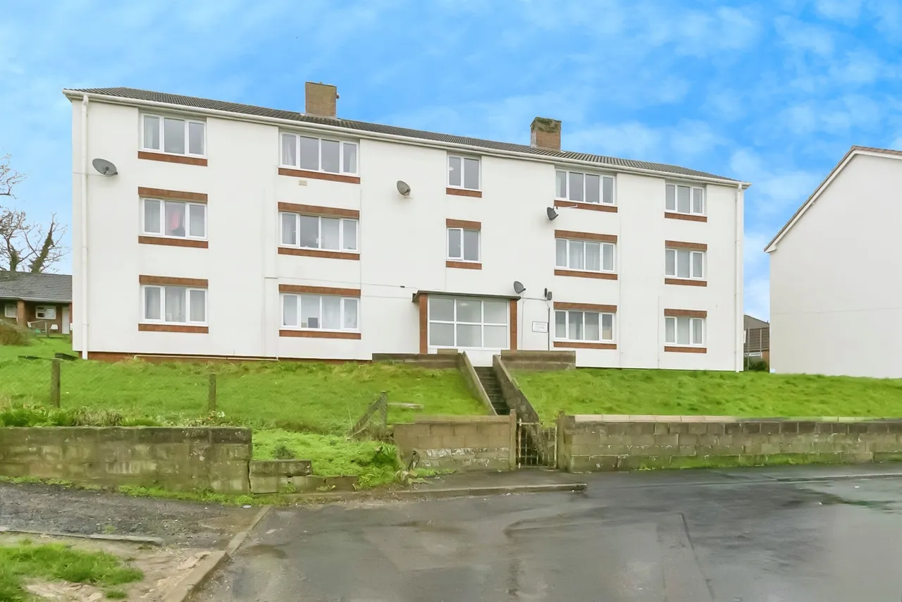 2 bed flat for sale, Owens Close, Barry, CF62
