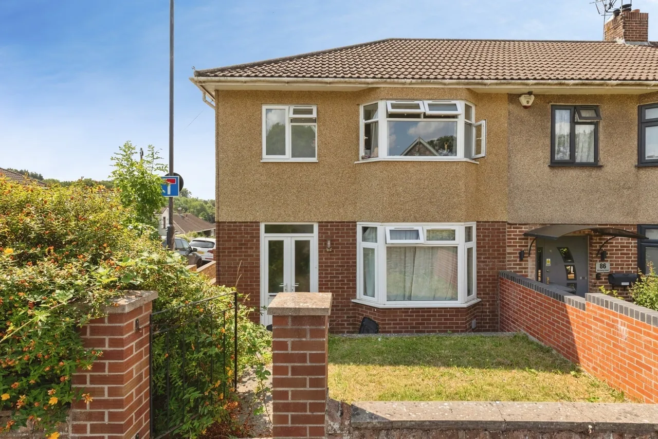 3 bed house for sale — Birchwood Road, Bristol, BS4