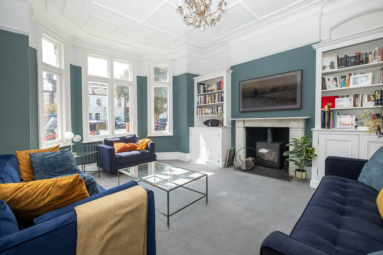 Queens Road, London, SW19, photo 2
