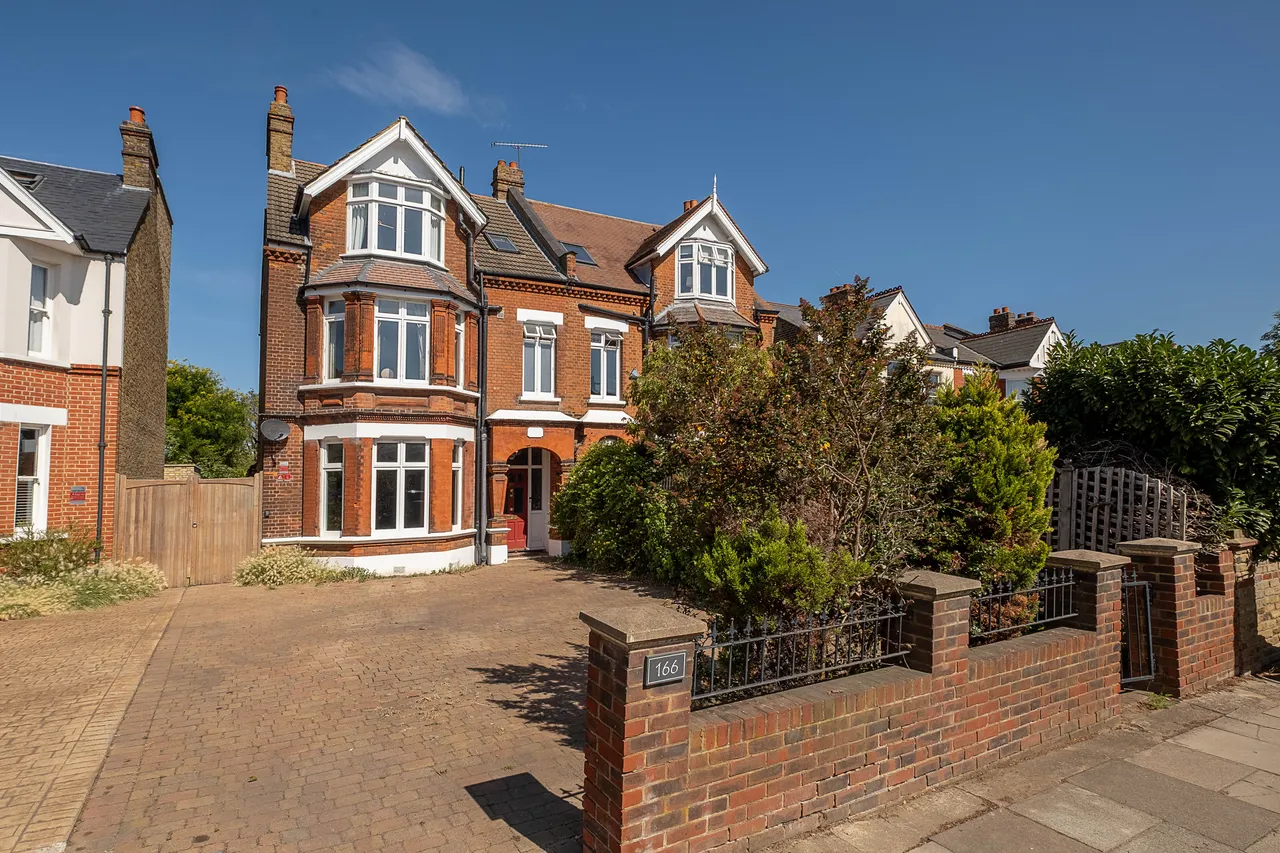 Queens Road, London, SW19, photo 10