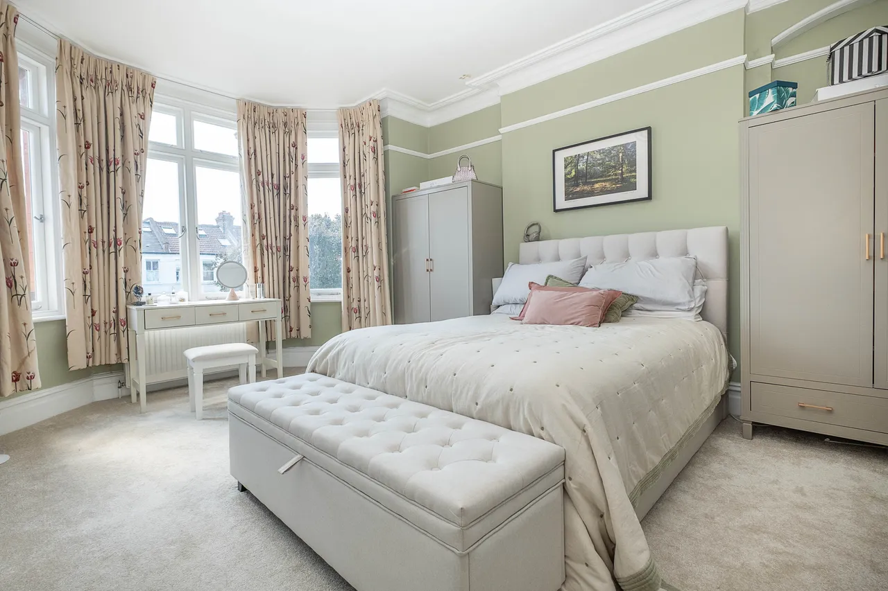 Queens Road, London, SW19, photo 5
