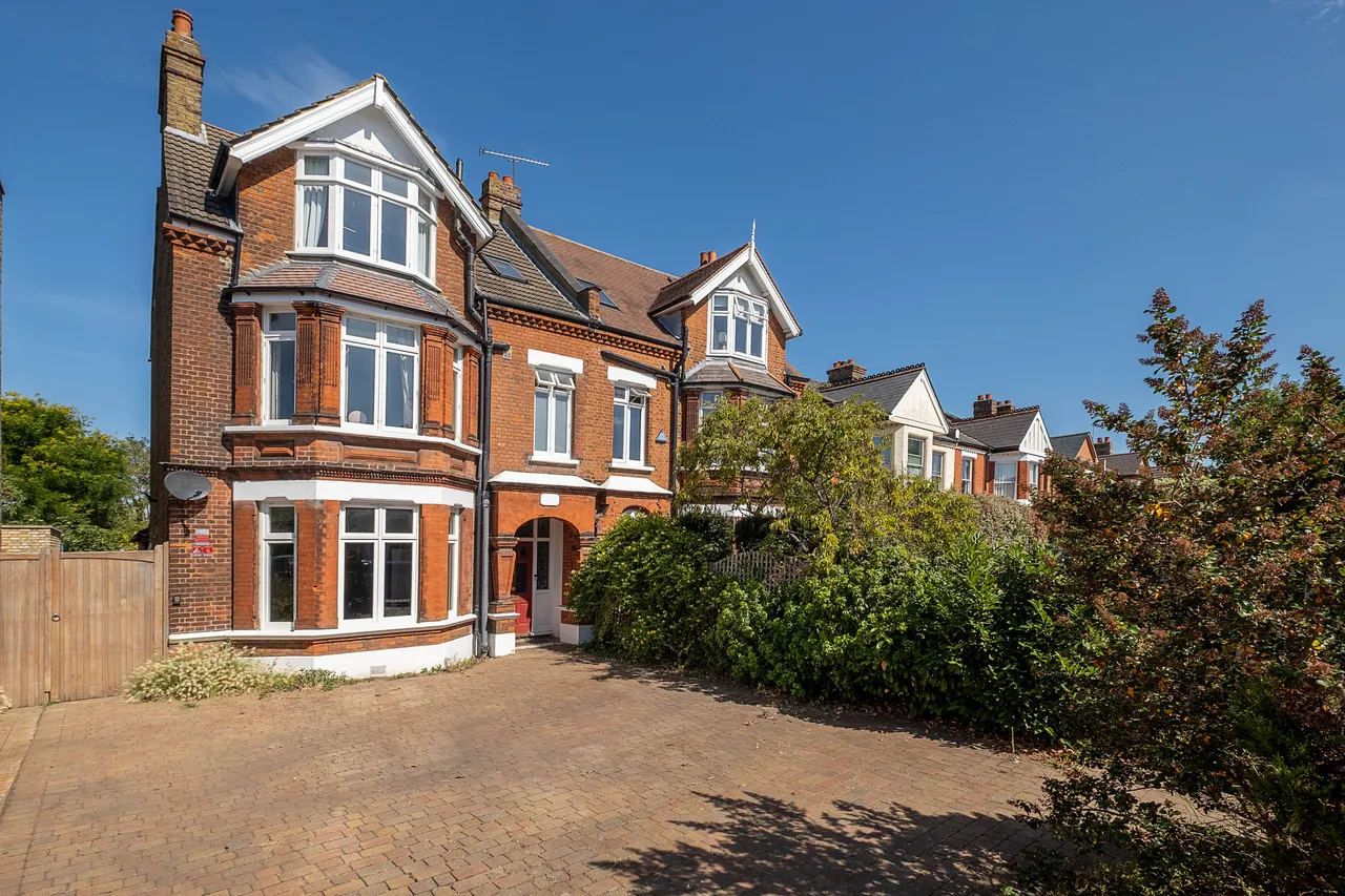5 bed house for sale — Queens Road, London, SW19
