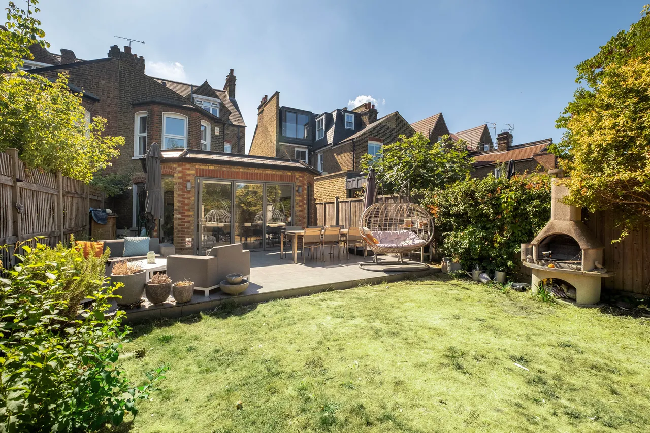 Queens Road, London, SW19, photo 8