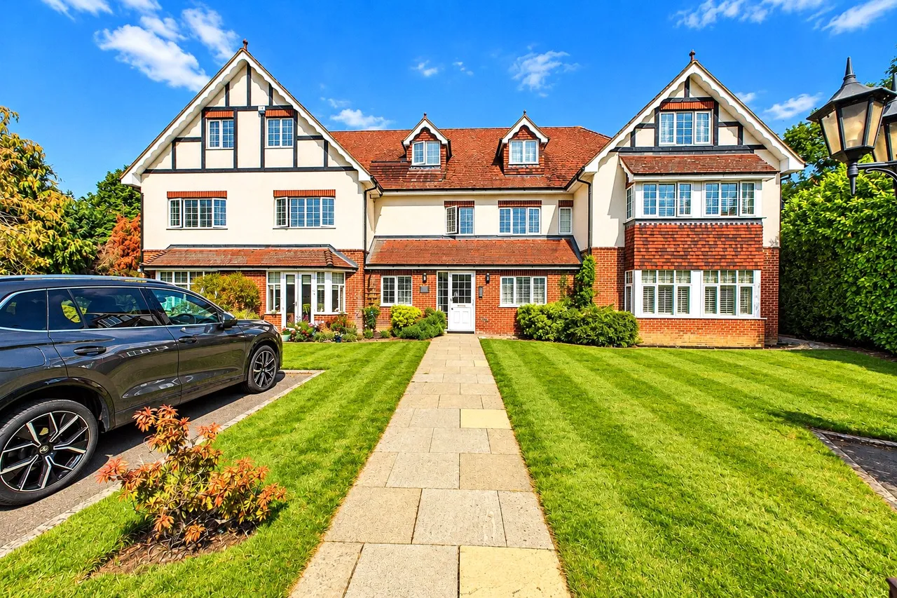 2 bed flat for sale, Wilson Way, Horsell, GU21