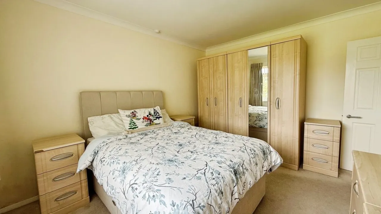 Leighton Park North, Westbury, photo 7