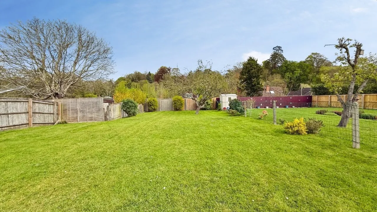 Leighton Park North, Westbury, photo 11