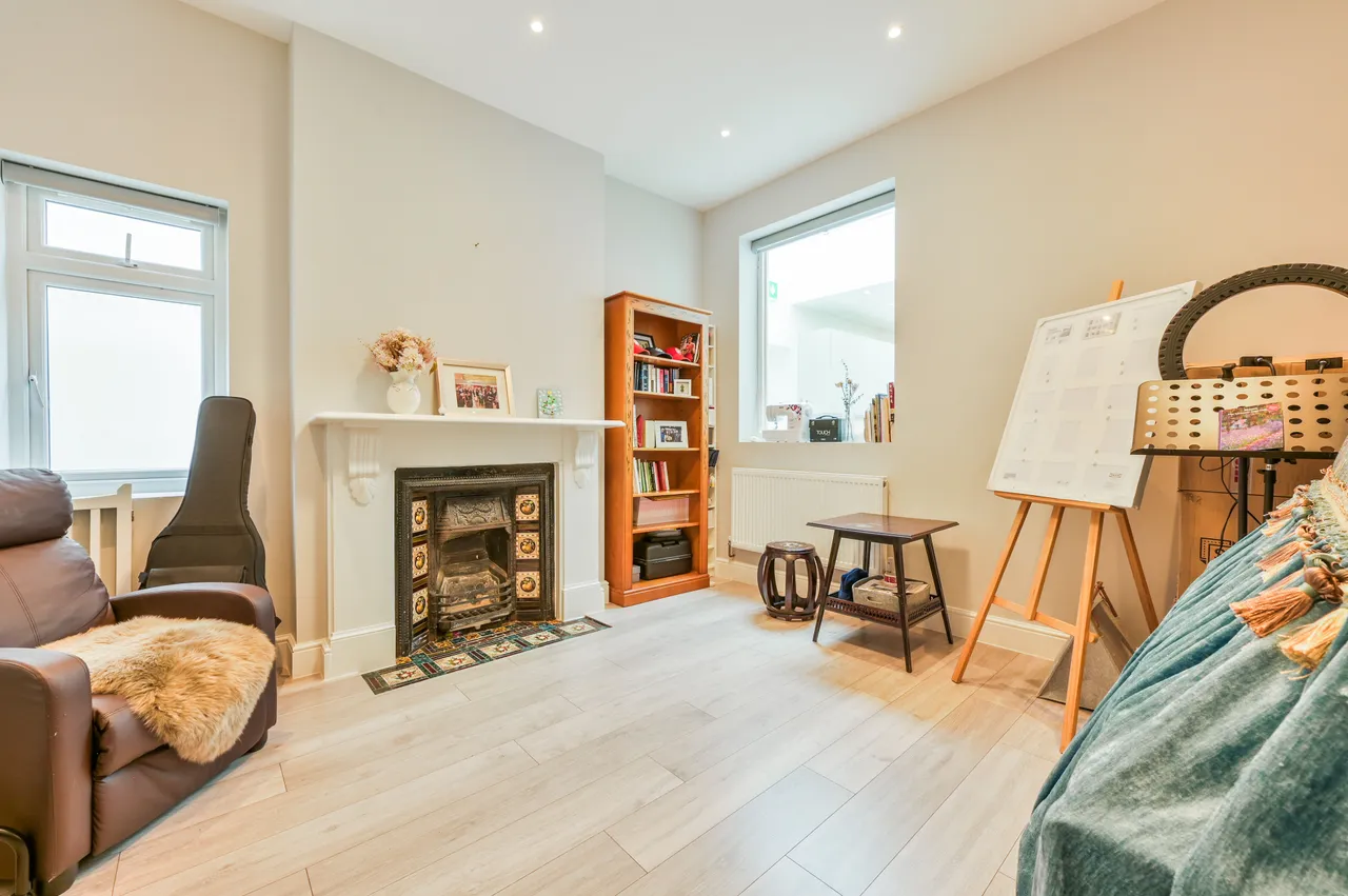 72 Warwick Road, London, photo 4