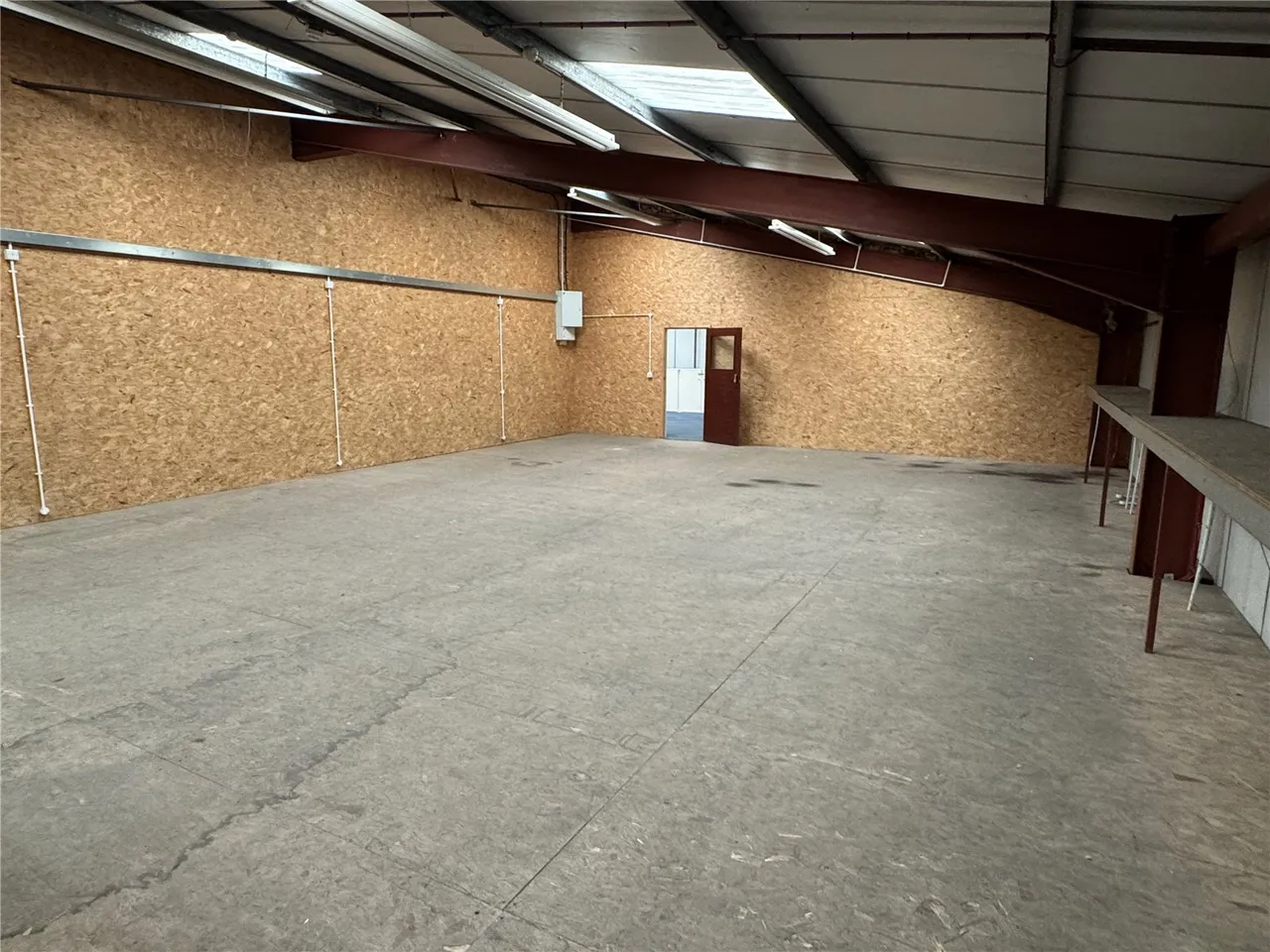 Glan Yr Afon Industrial Estate, Llanbadarn Fawr, photo 8