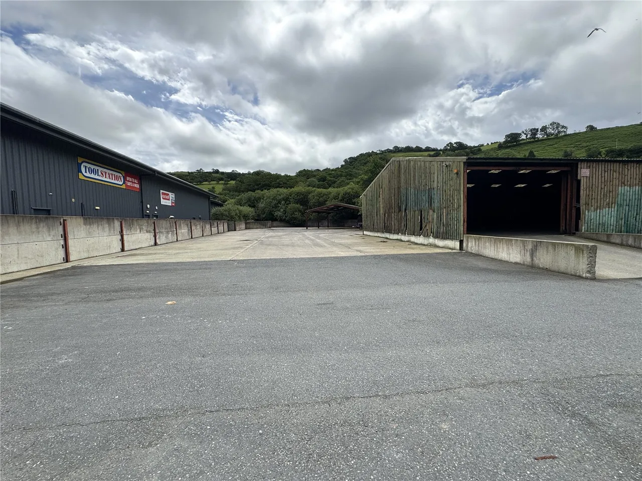 Glan Yr Afon Industrial Estate, Llanbadarn Fawr, photo 15