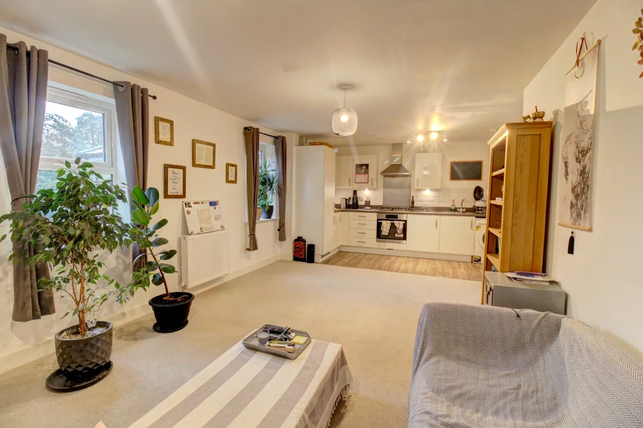 2 bed flat for sale, Timms Close, Horsham, RH12