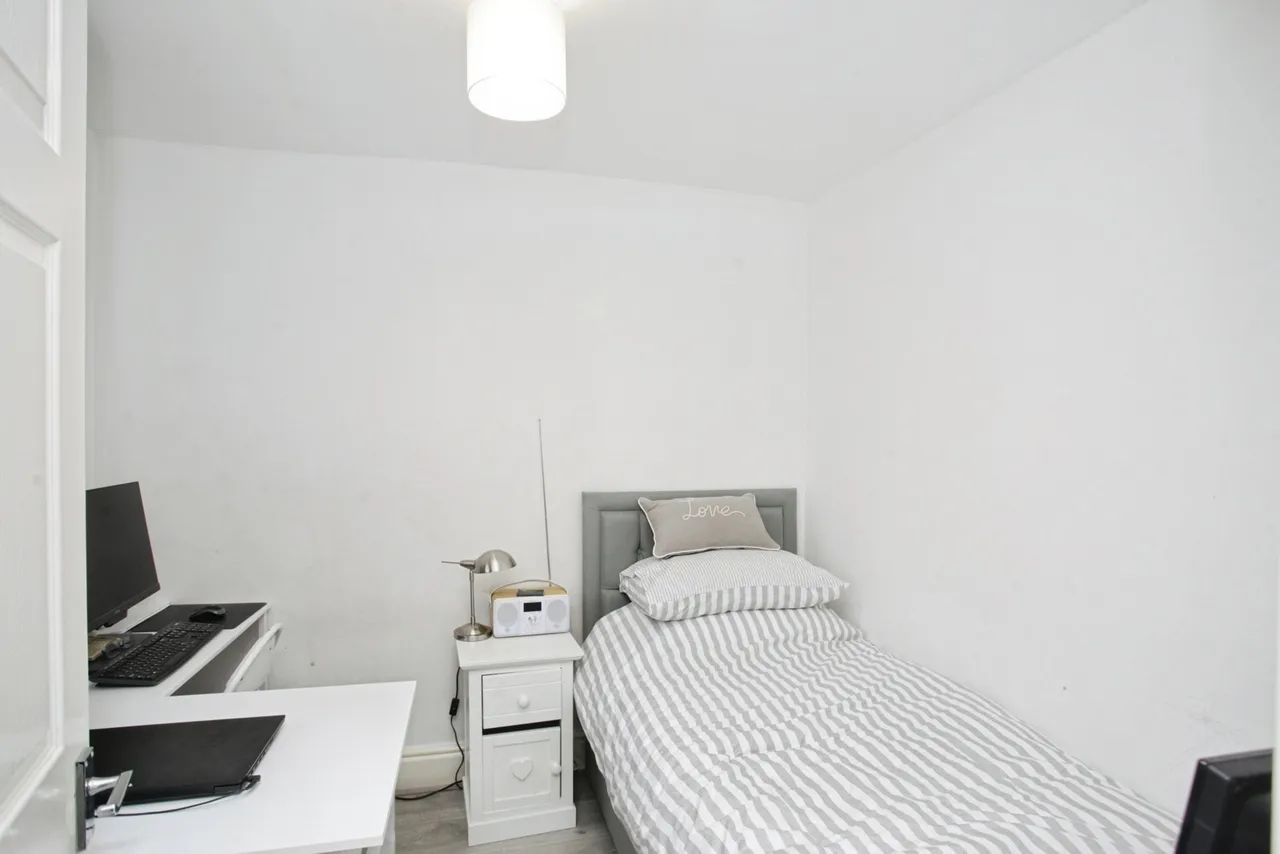 Edinburgh Road, NUNEATON, Warwickshire, CV10, photo 12