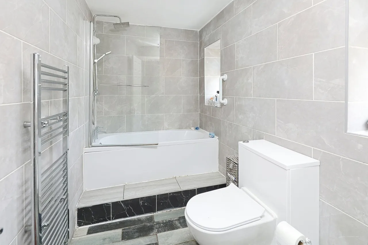 Edinburgh Road, NUNEATON, Warwickshire, CV10, photo 15
