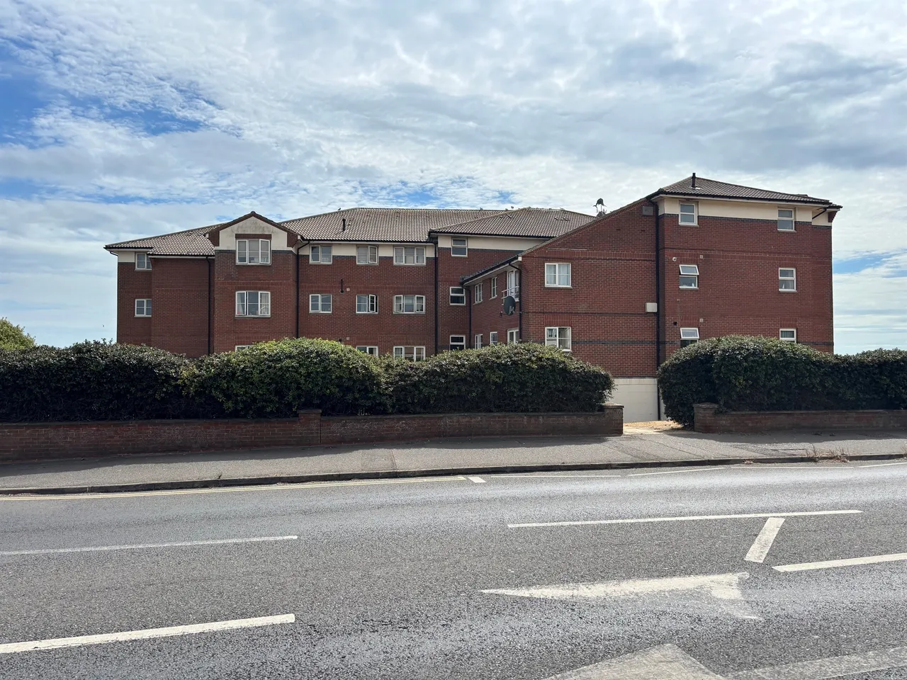 2 bed flat for sale, Brighton Road, Lancing, BN15