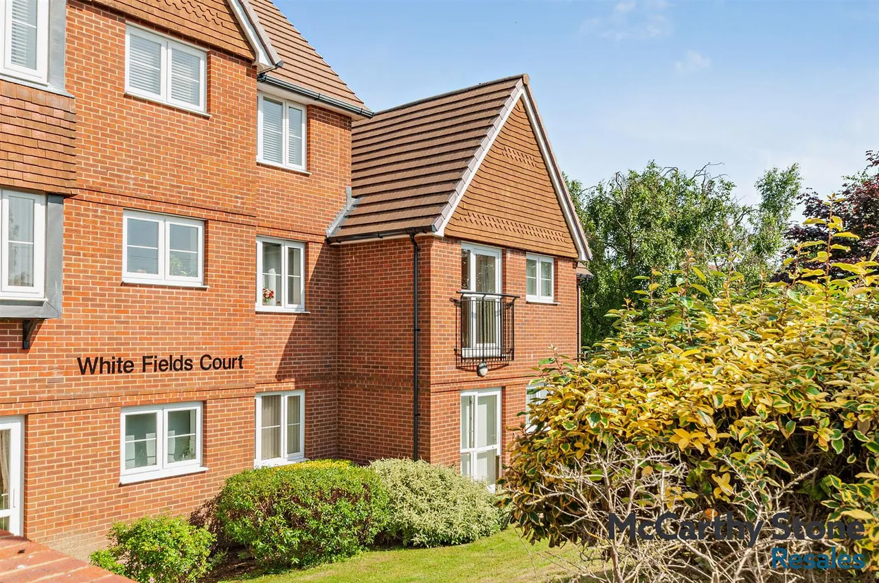2 bed flat for sale, Manley Close, Whitfield, CT16