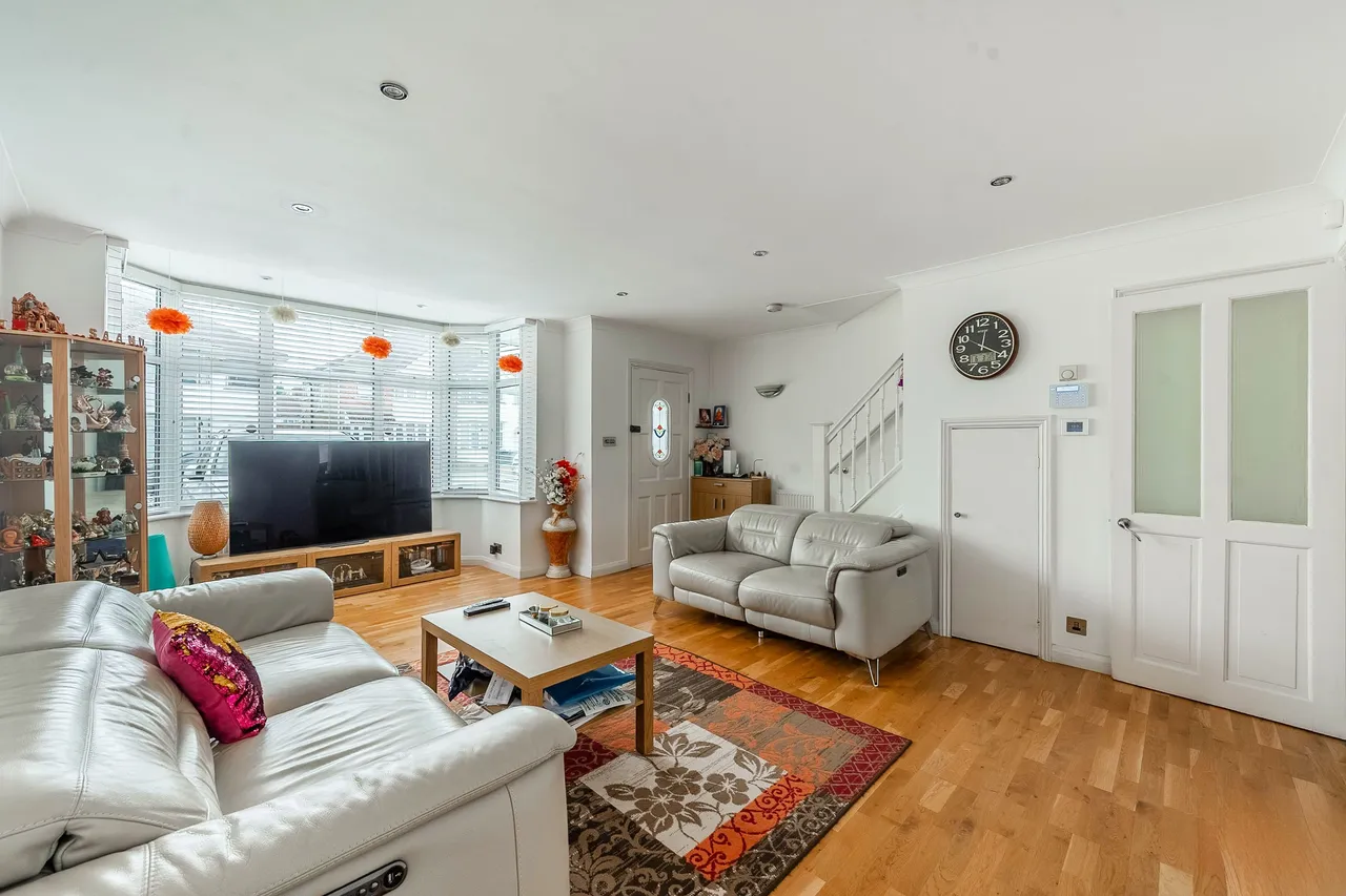 4 bed house to rent — 96 Sandhurst Road, London