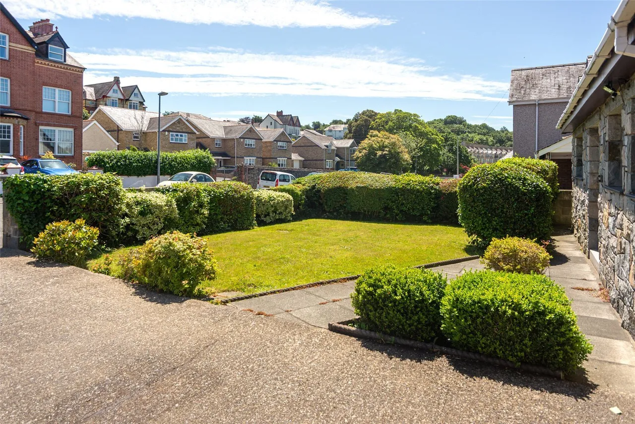 St. Davids Road, Caernarfon, photo 16